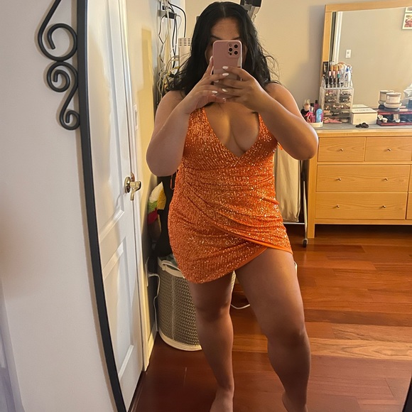 FASHION NOVA DRESS - Picture 3 of 3